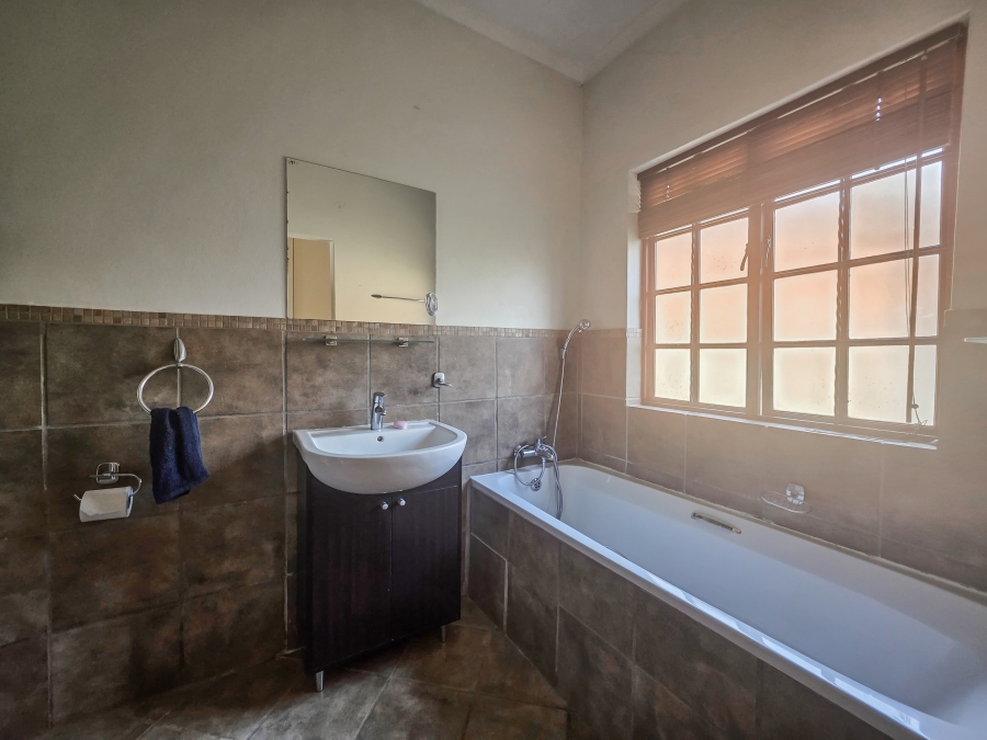 To Let 3 Bedroom Property for Rent in Meerhof North West